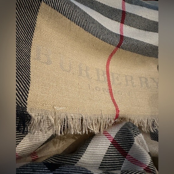 Burberry London wide check scarf - Picture 13 of 13